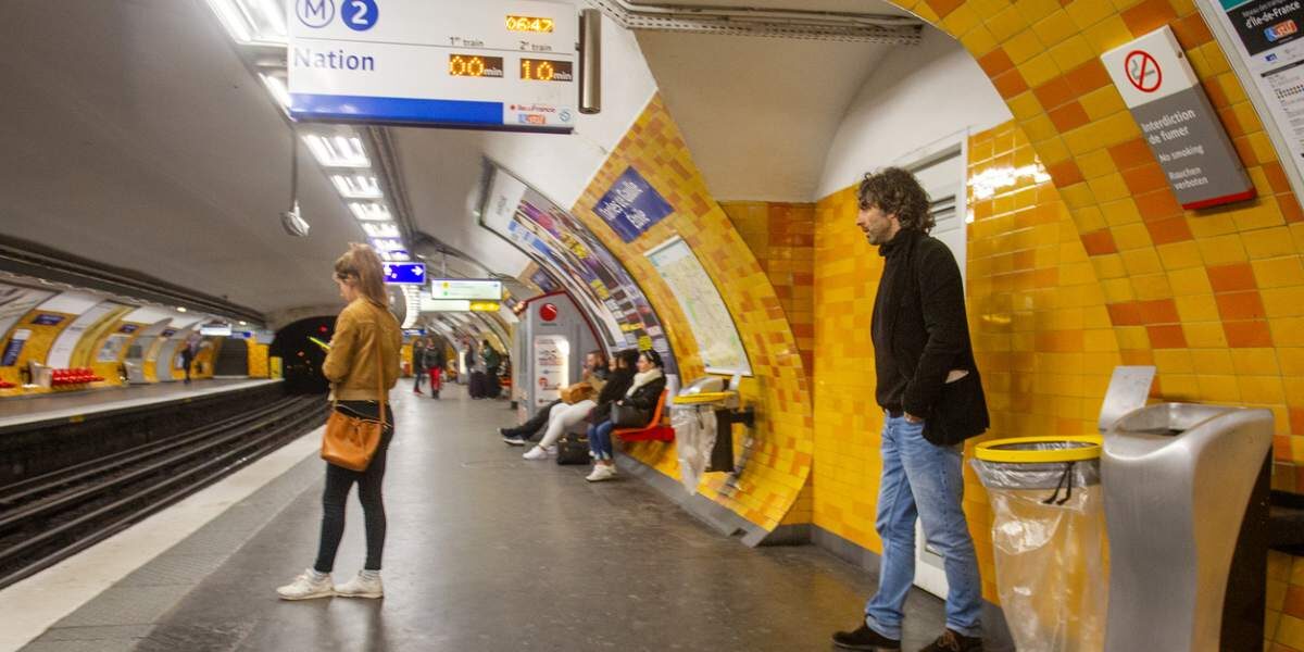passengers waiting at a Paris Metro station