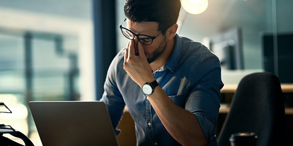a stressed man sitting at a work desk in the US, which is not one of the healthiest countries in the world